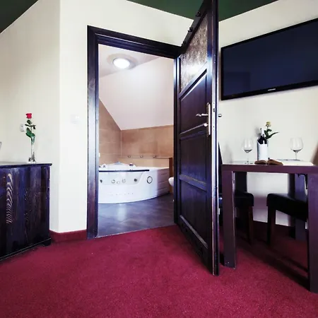 Kasztel Otel 3*