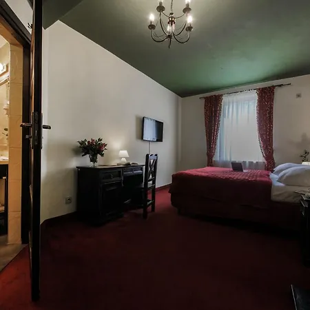 Kasztel 3*